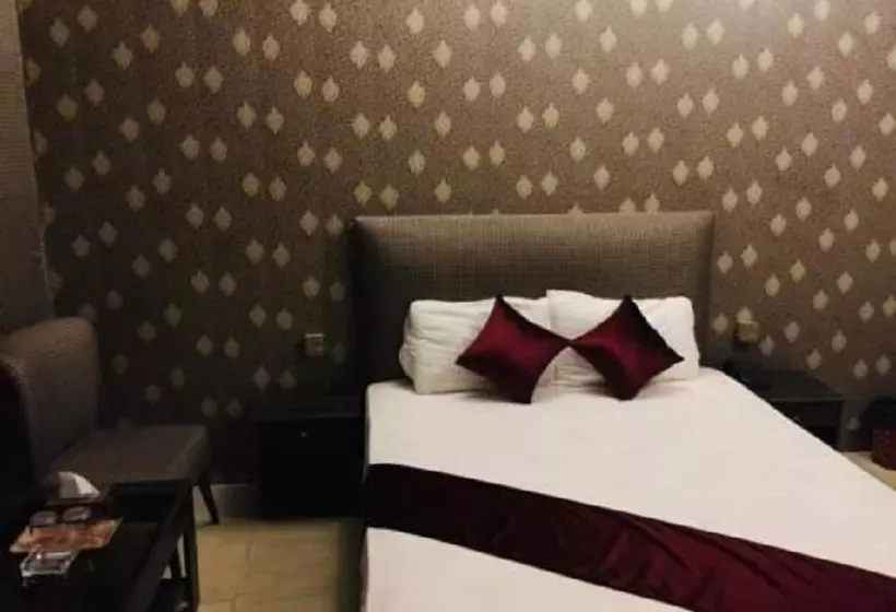 هتل Four Season Inn