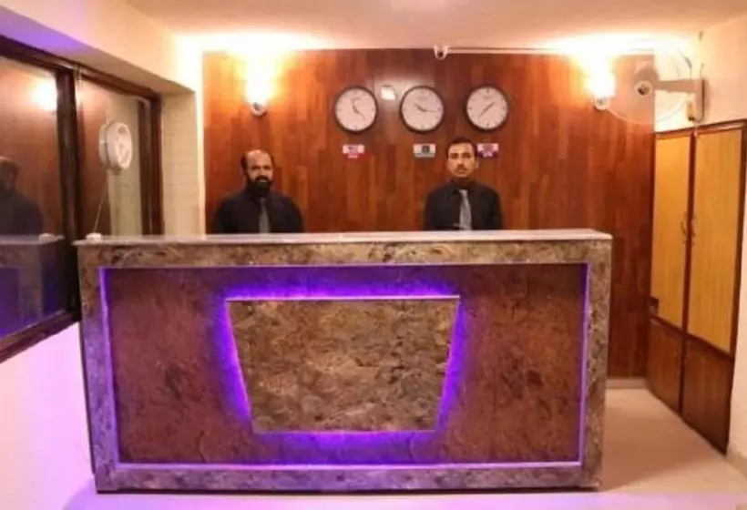 هتل Four Season Inn