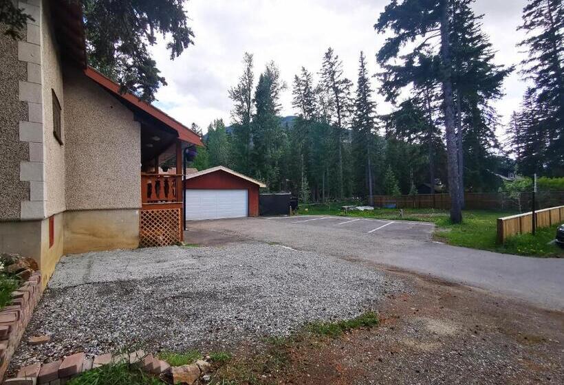 مبيت وإفطار Riverfront Estate Bed&breakfast Banff