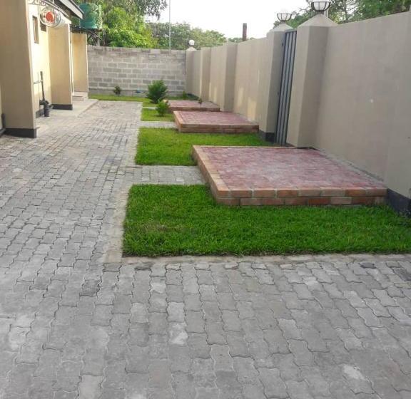 Riverside Guesthouse B & B