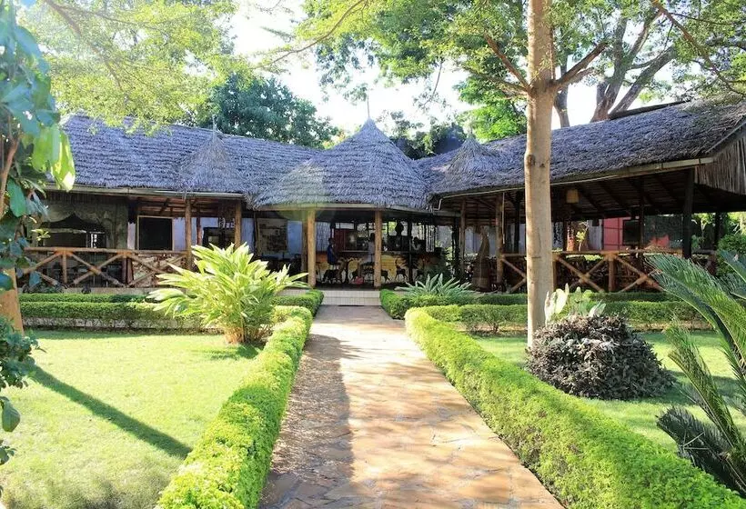 هتل Chanya Lodge