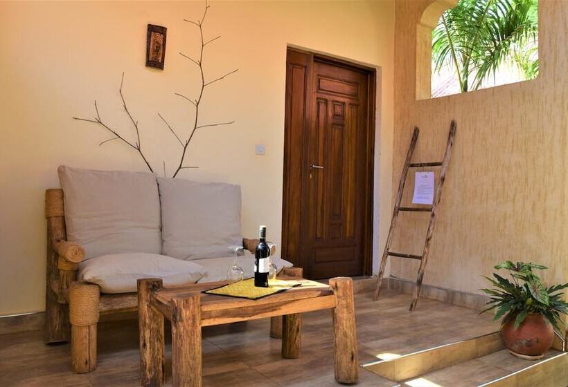 ホテル Chanya Lodge