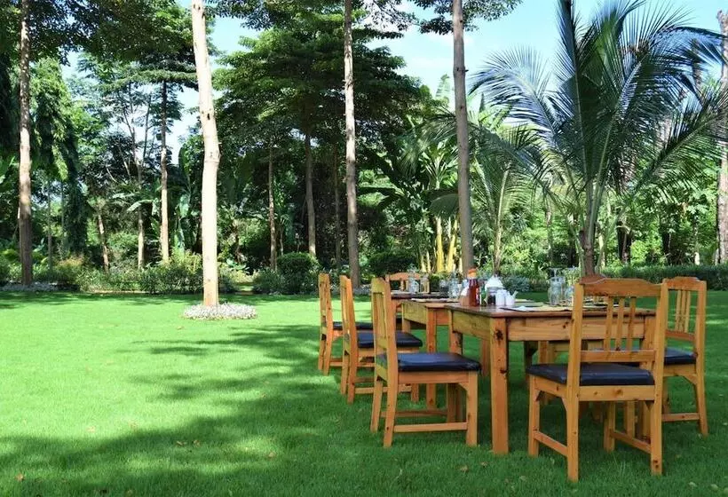 هتل Chanya Lodge