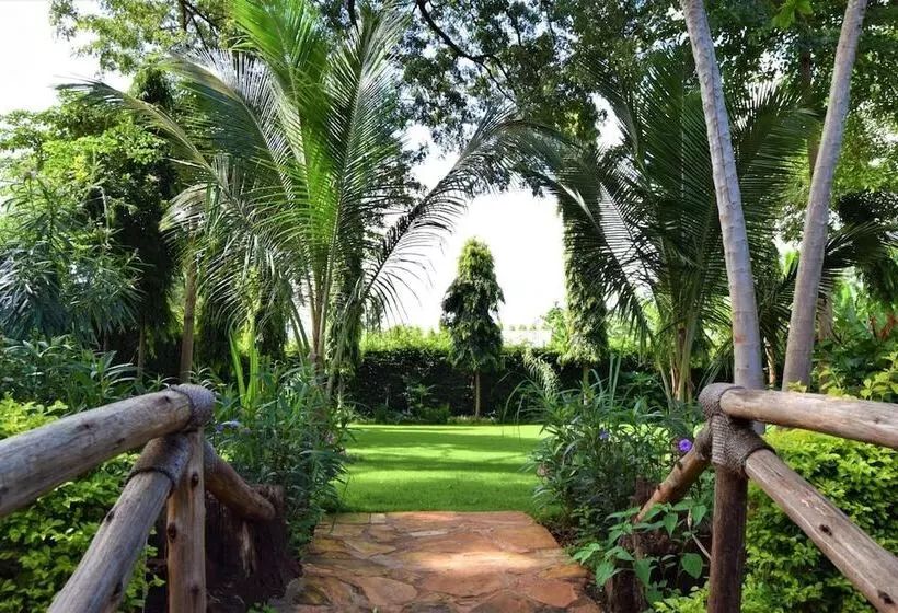 هتل Chanya Lodge