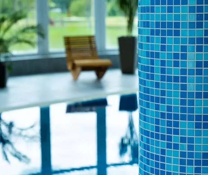 ホテル Kristály Konferencia & Wellness