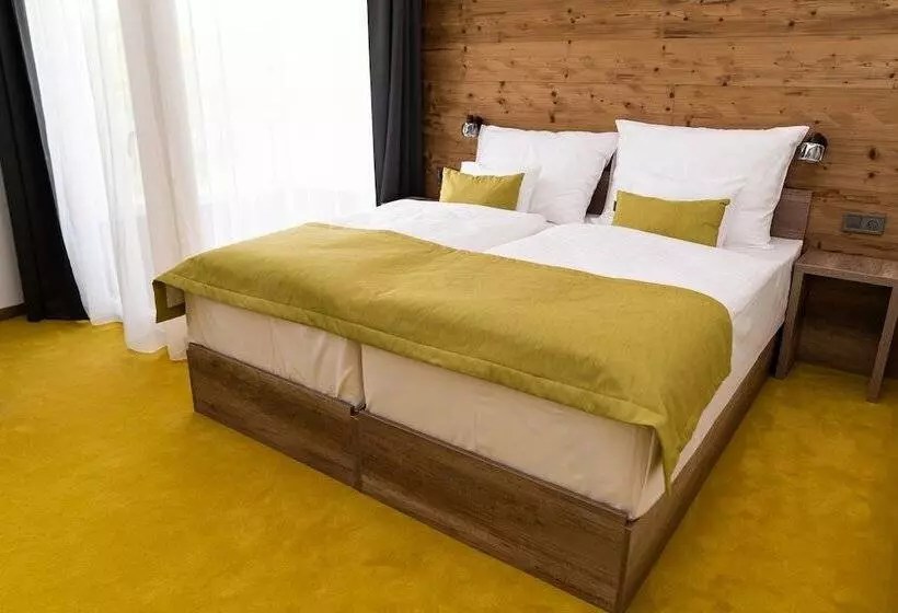 ホテル Kristály Konferencia & Wellness