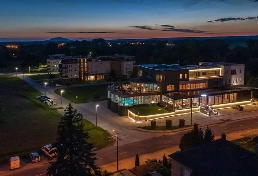 ホテル Kristály Konferencia & Wellness