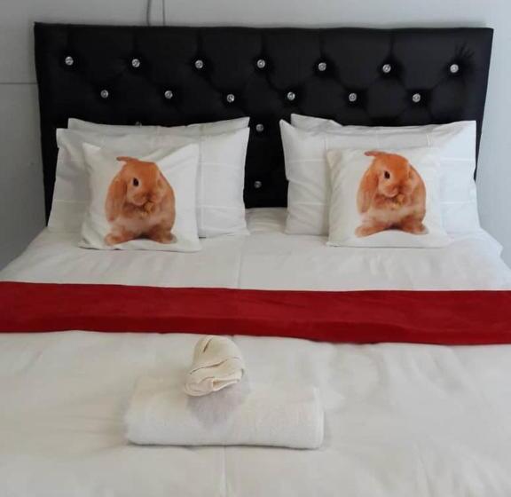 Riverside Guesthouse B & B