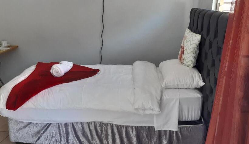 Riverside Guesthouse B & B