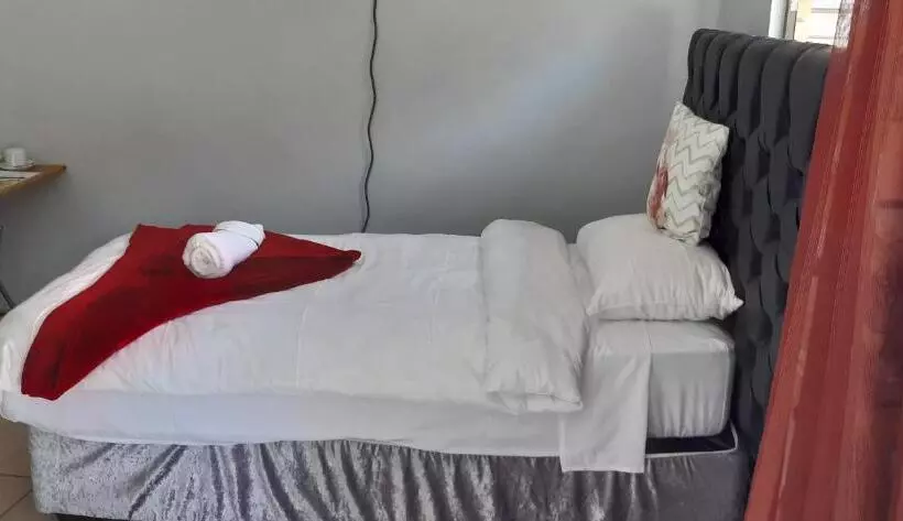 Riverside Guesthouse B & B