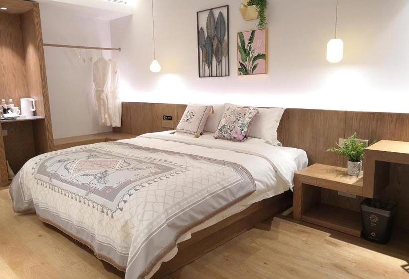 Floral Hotel · Jing Hai Man Ju Qingdao