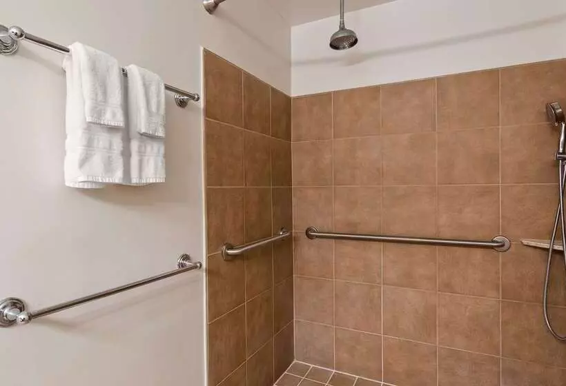 Отель Best Western Plus Coastline Inn