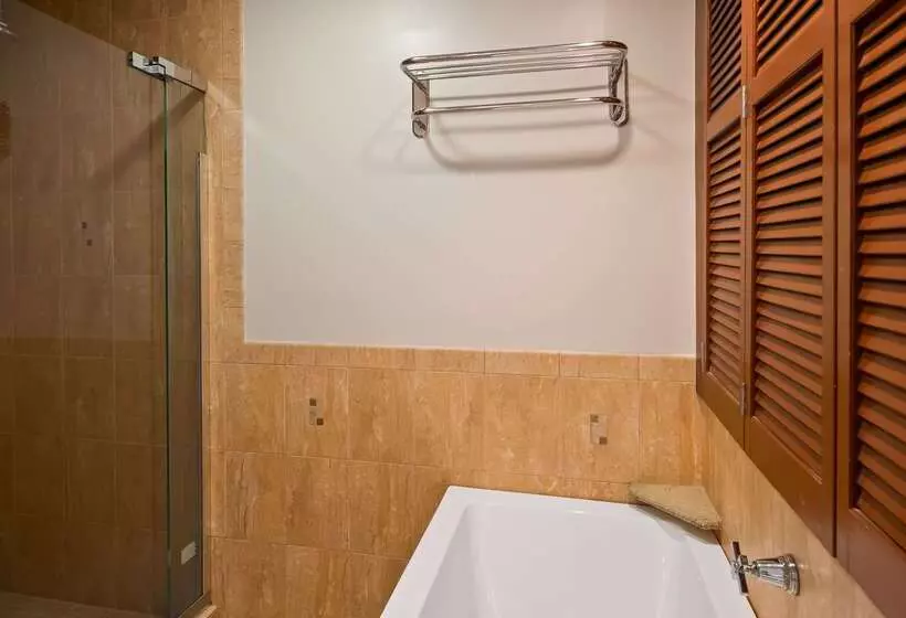 Отель Best Western Plus Coastline Inn