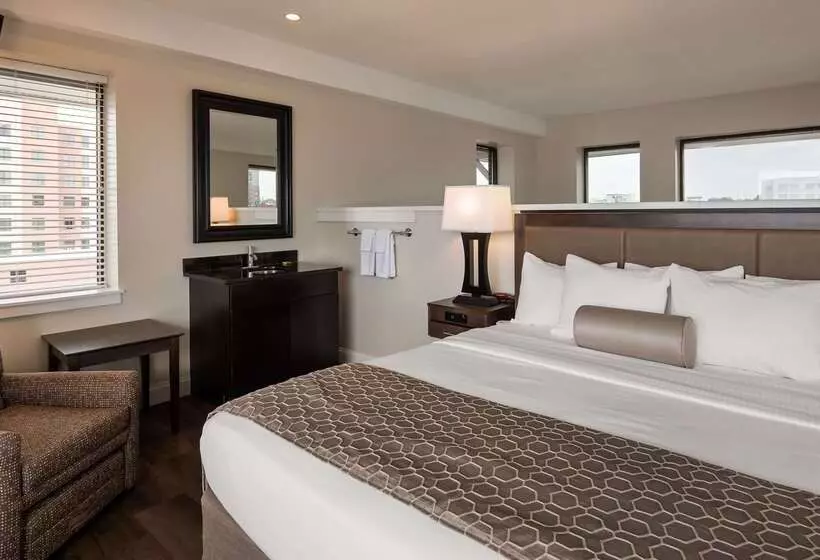 Отель Best Western Plus Coastline Inn