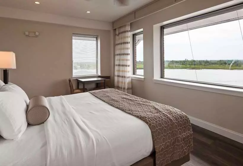 Отель Best Western Plus Coastline Inn