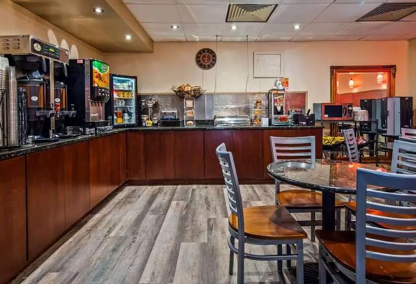 Отель Best Western Plus Coastline Inn