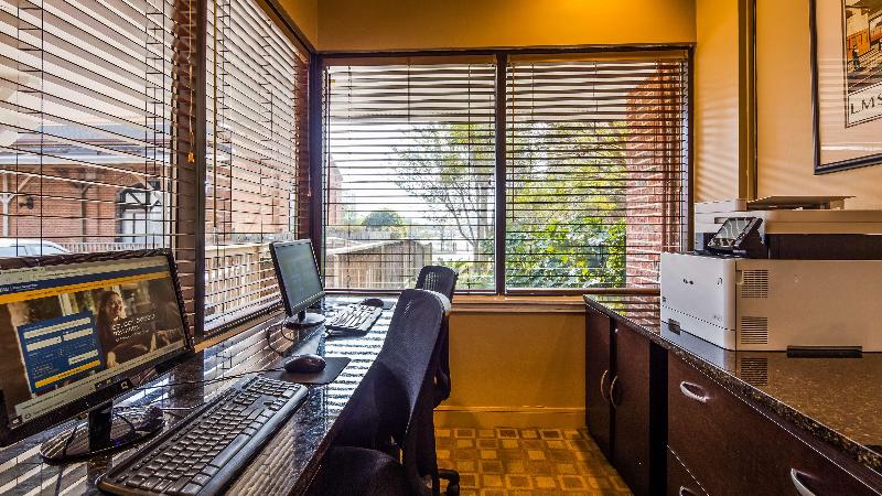 هتل Best Western Plus Coastline Inn