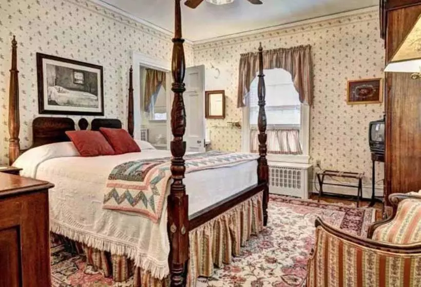 酒店 Colonial Capital Bed & Breakfast