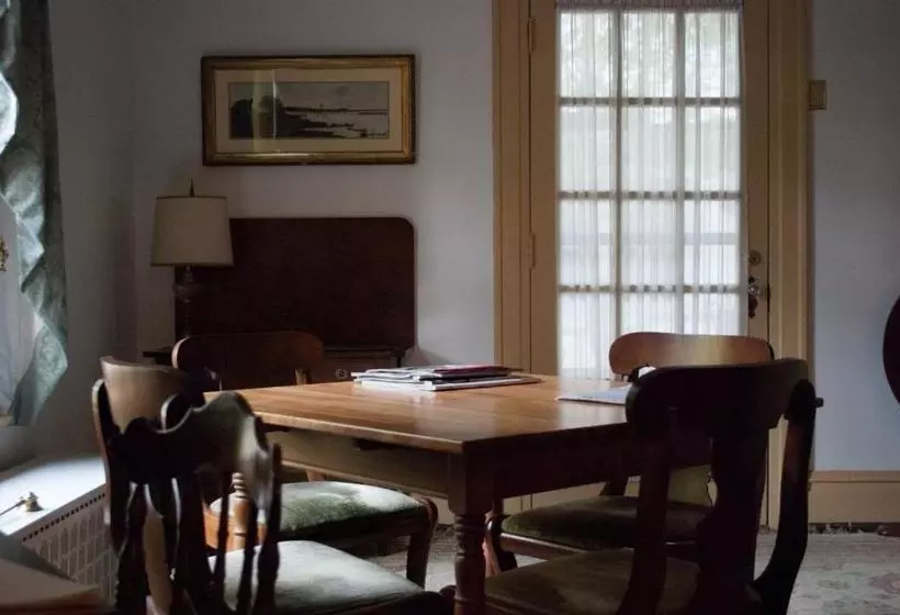 酒店 Colonial Capital Bed & Breakfast