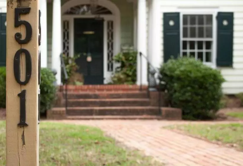 酒店 Colonial Capital Bed & Breakfast