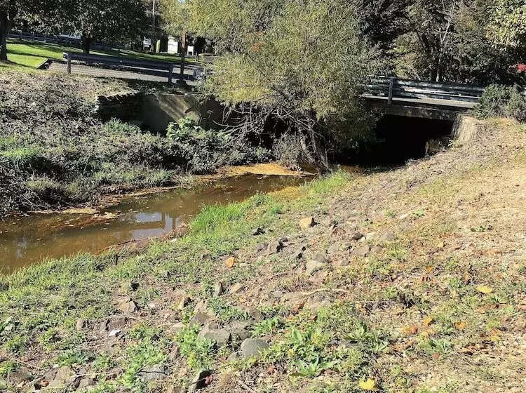 호텔 Colts Neck Inn