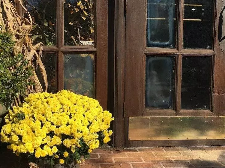 호텔 Colts Neck Inn