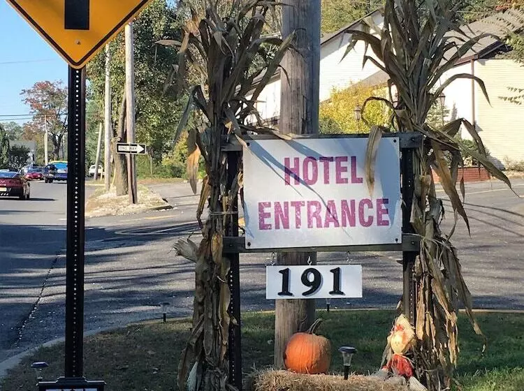 호텔 Colts Neck Inn