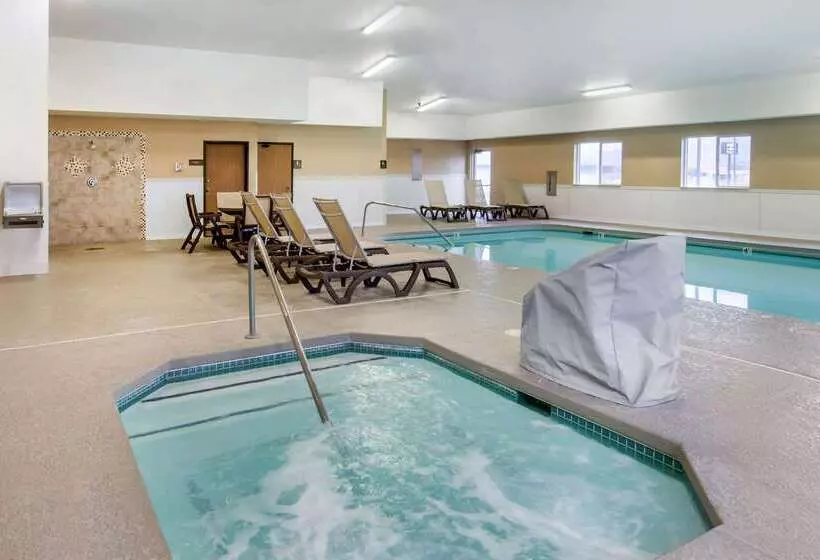 בית מלון כפרי Comfort Inn