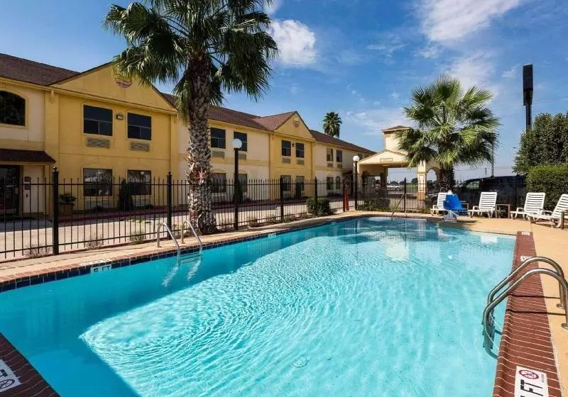 בית מלון כפרי Days Inn By Wyndham Rosenberg