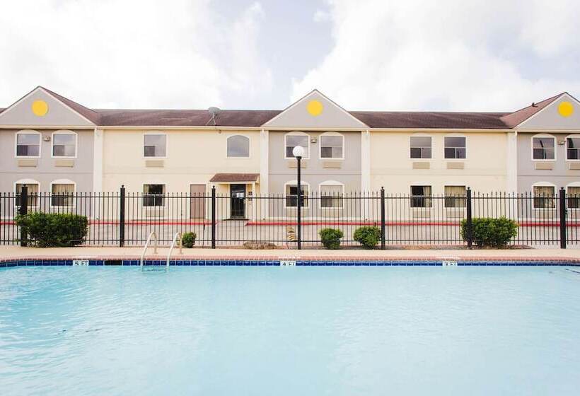 فندق Days Inn By Wyndham Rosenberg