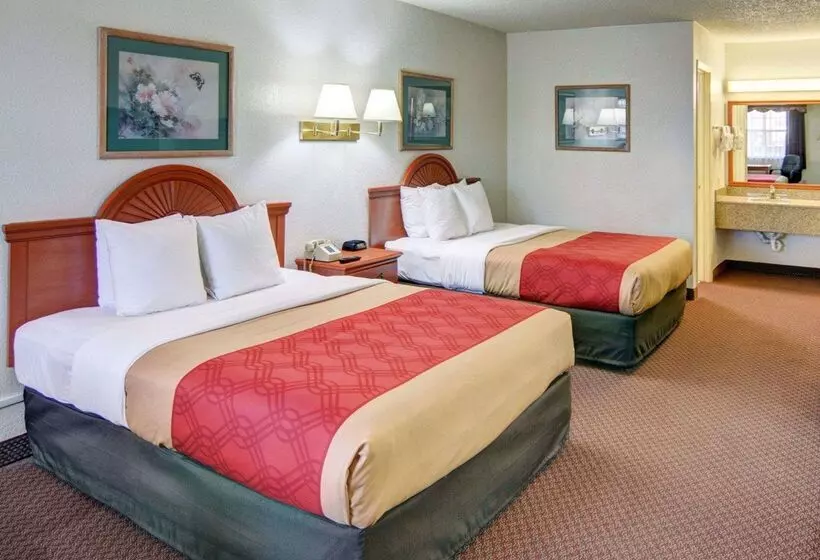 Отель Super 8 By Wyndham Decatur Texas