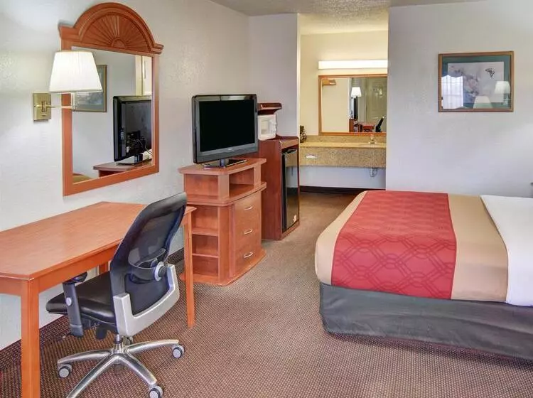 Отель Super 8 By Wyndham Decatur Texas