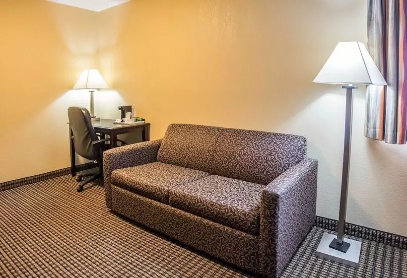 בית מלון כפרי Econo Lodge Inn & Suites Monroe