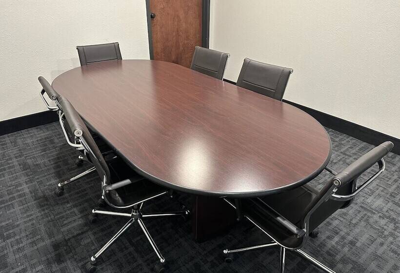 فندق Super 8 By Wyndham Alexandria La