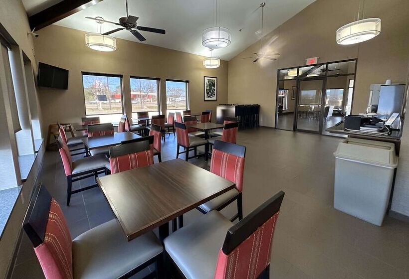 فندق Super 8 By Wyndham Alexandria La