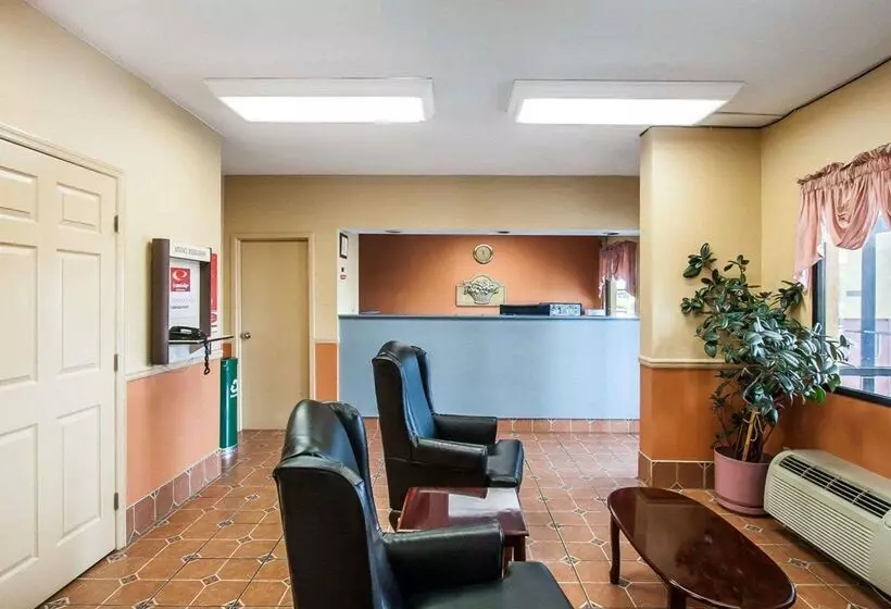 בית מלון כפרי Econo Lodge Inn & Suites I20, Exit 73