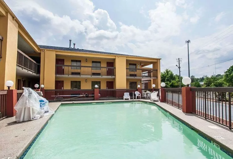 בית מלון כפרי Econo Lodge Inn & Suites I20, Exit 73