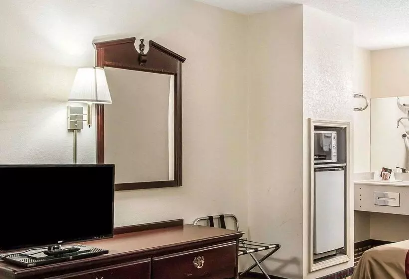 בית מלון כפרי Econo Lodge Inn & Suites I20, Exit 73