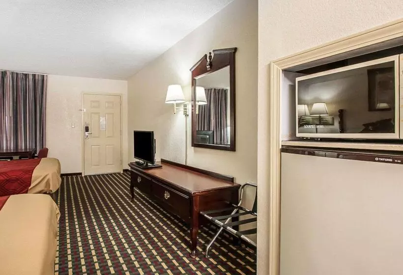 בית מלון כפרי Econo Lodge Inn & Suites I20, Exit 73