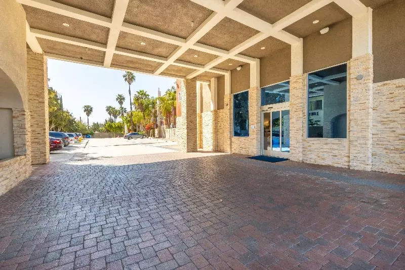 Отель Holiday Inn Express Anaheim West By Ihg