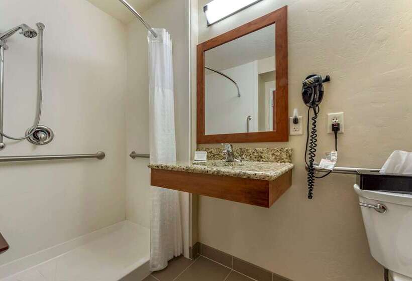 فندق Quality Inn