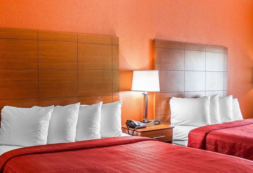 בית מלון כפרי Quality Inn Manitowoc