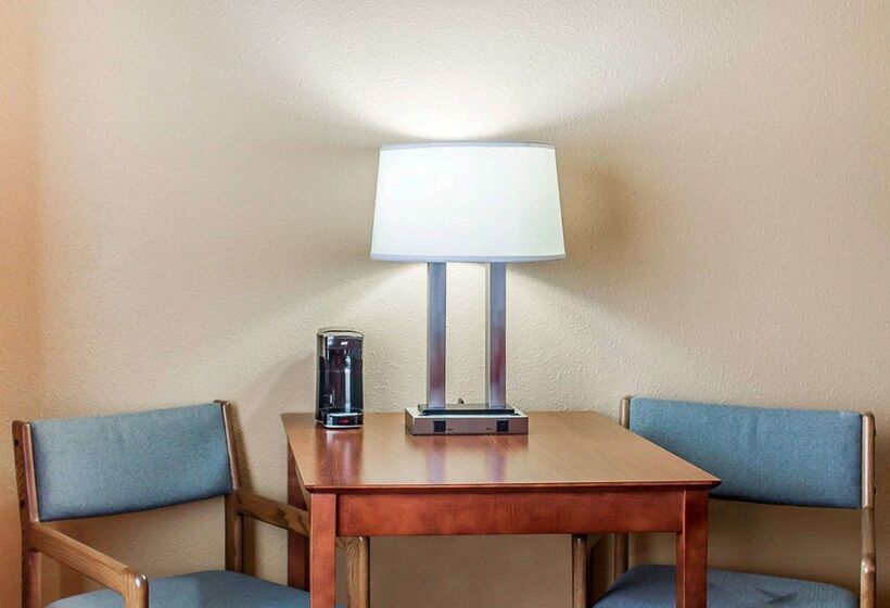 בית מלון כפרי Quality Inn Manitowoc