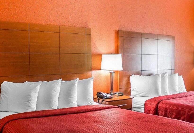 בית מלון כפרי Quality Inn Manitowoc