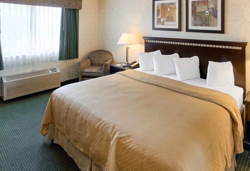 فندق Quality Inn Near Northtown Mall & National Sports Center