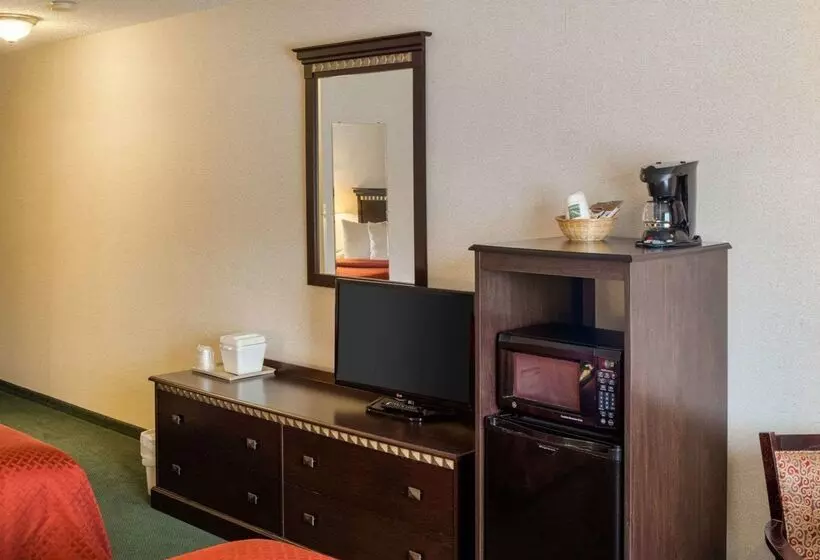 호텔 Quality Inn Near Northtown Mall & National Sports Center