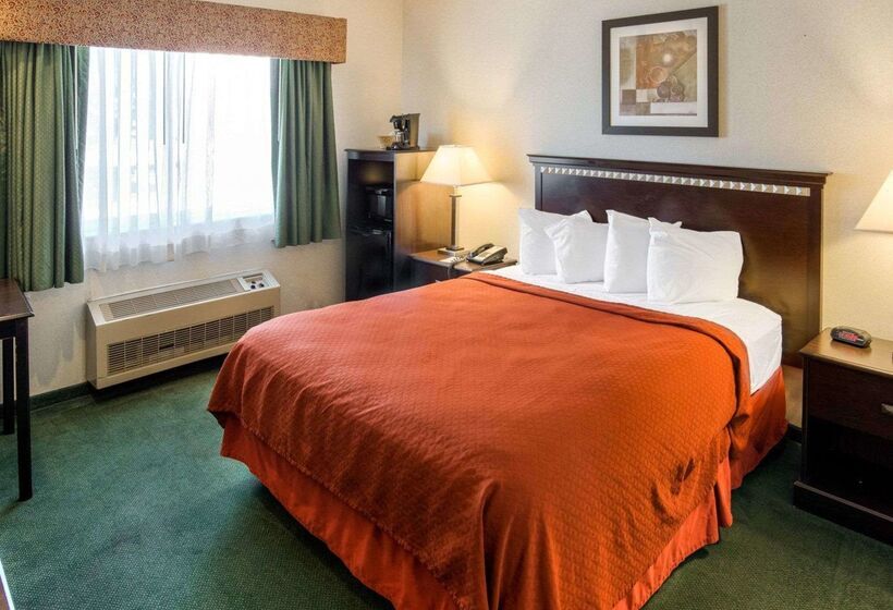 فندق Quality Inn Near Northtown Mall & National Sports Center