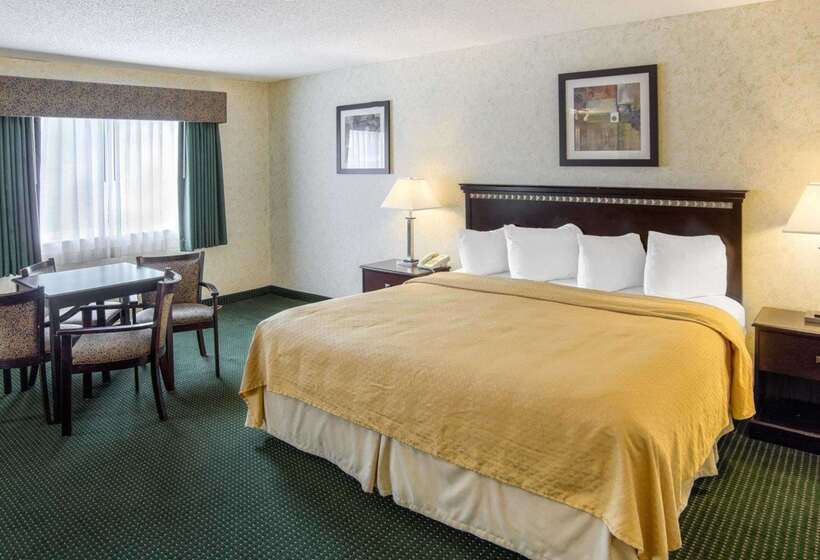 فندق Quality Inn Near Northtown Mall & National Sports Center
