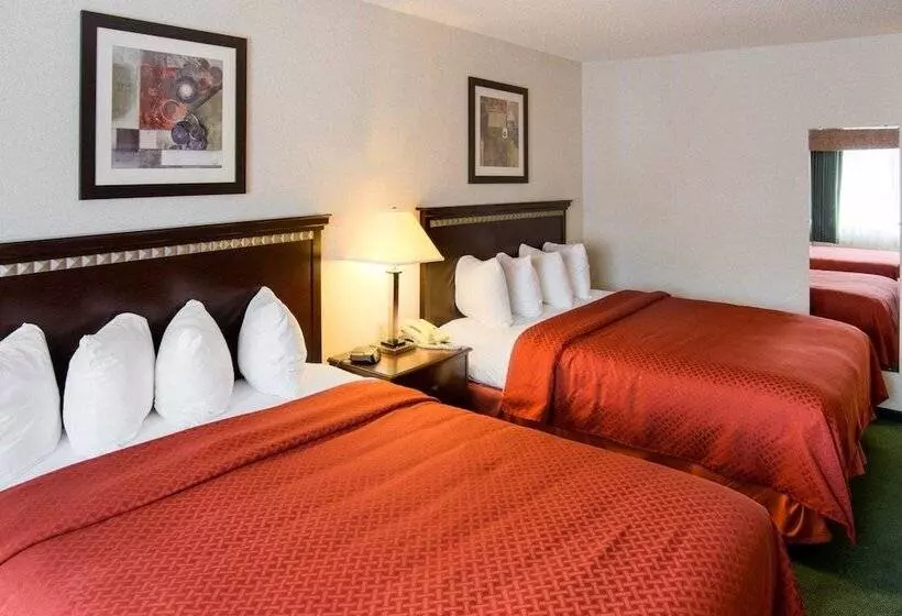 호텔 Quality Inn Near Northtown Mall & National Sports Center