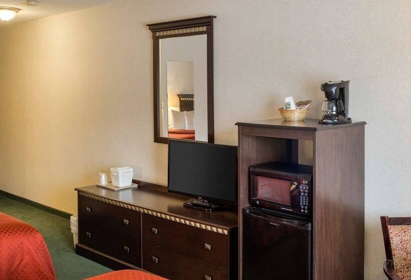 فندق Quality Inn Near Northtown Mall & National Sports Center